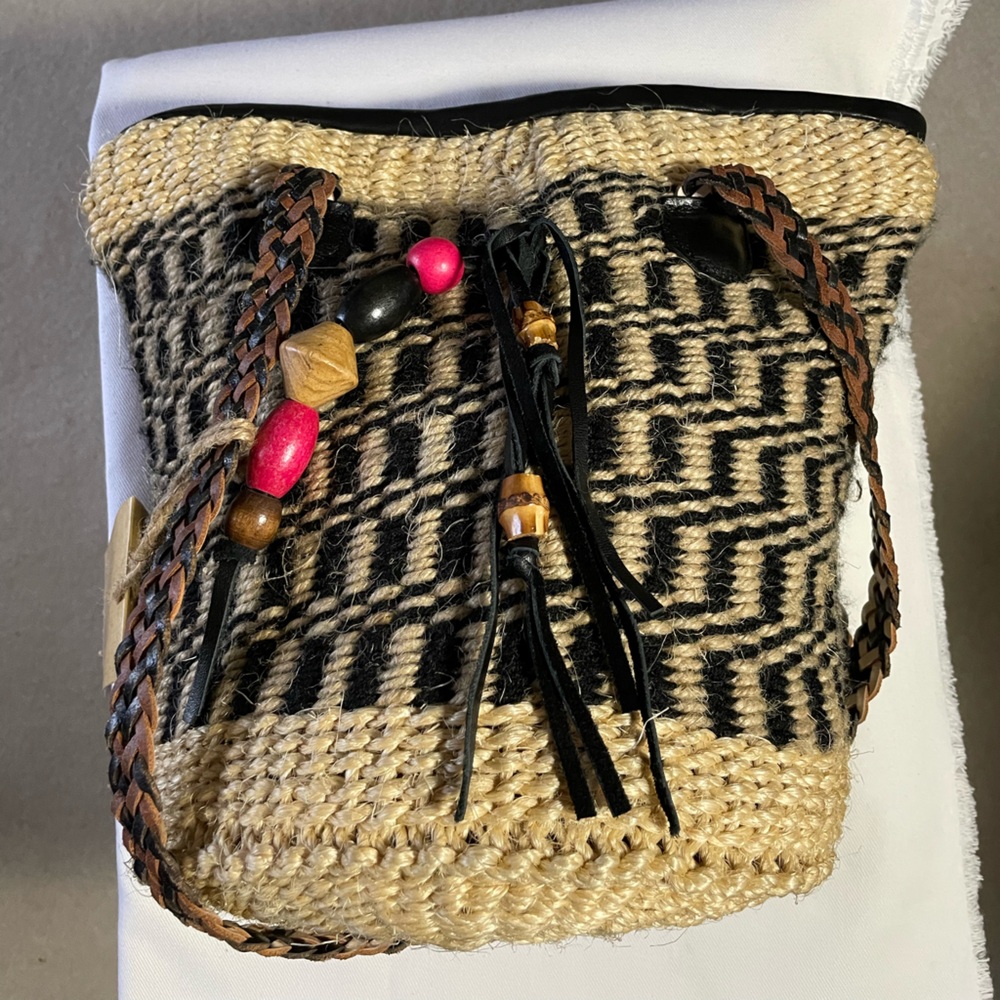 NWT  PATRICIA NASH  SPECIALITY WOVEN BAG   MAYA.     Black/White